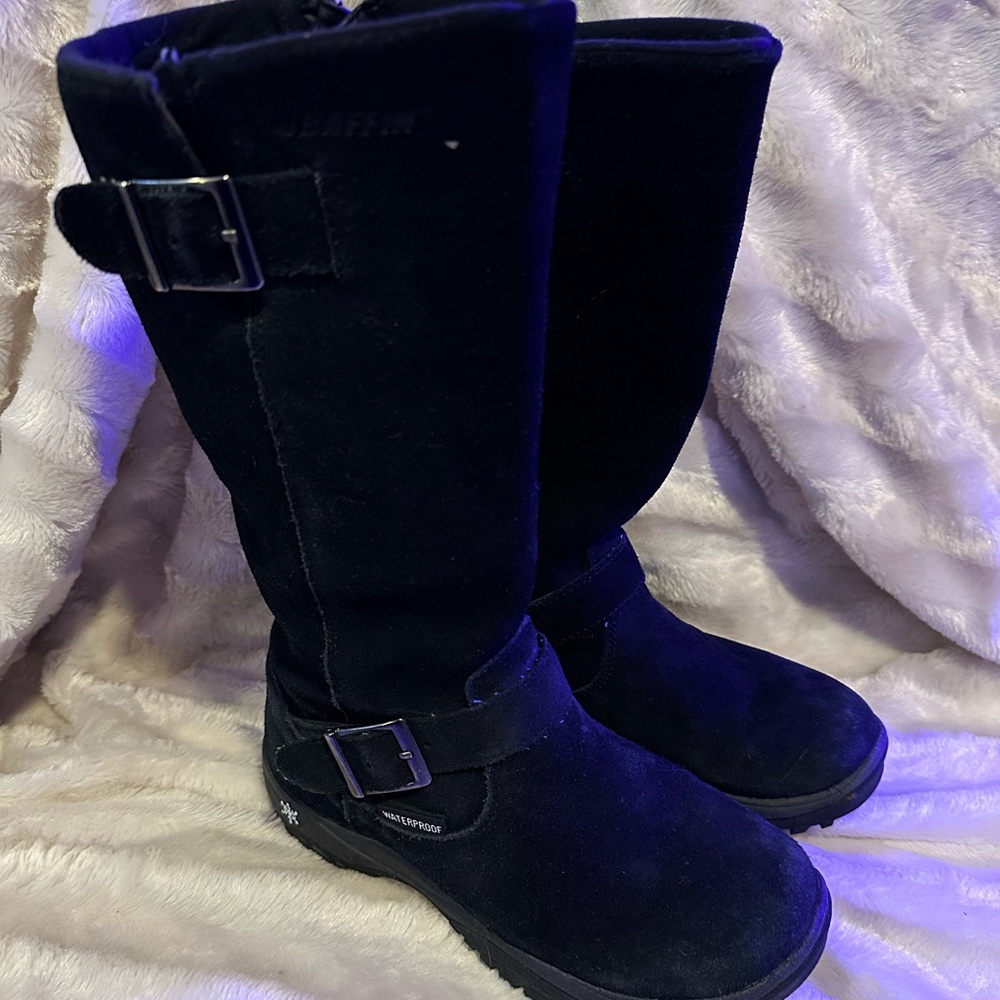 Baffin boots (women’s). These run small so only worn a few times!